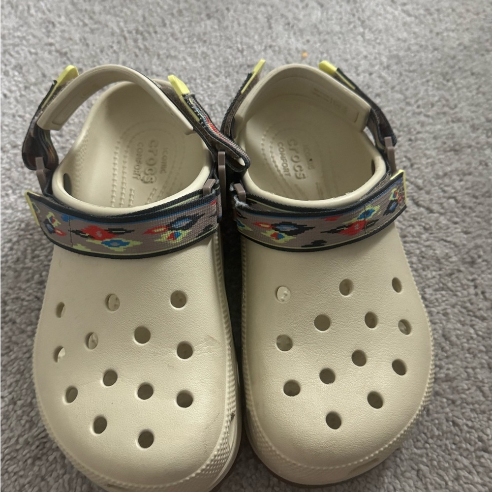 Crocs women’s Cream Sandals with Patterned Strap